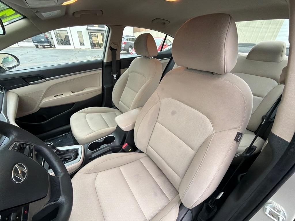 Hyundai Elantra SE 6AT 2017