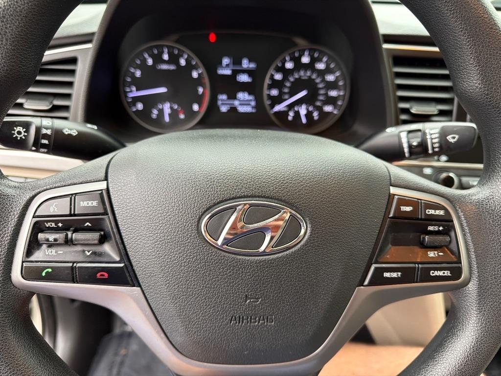 Hyundai Elantra SE 6AT 2017