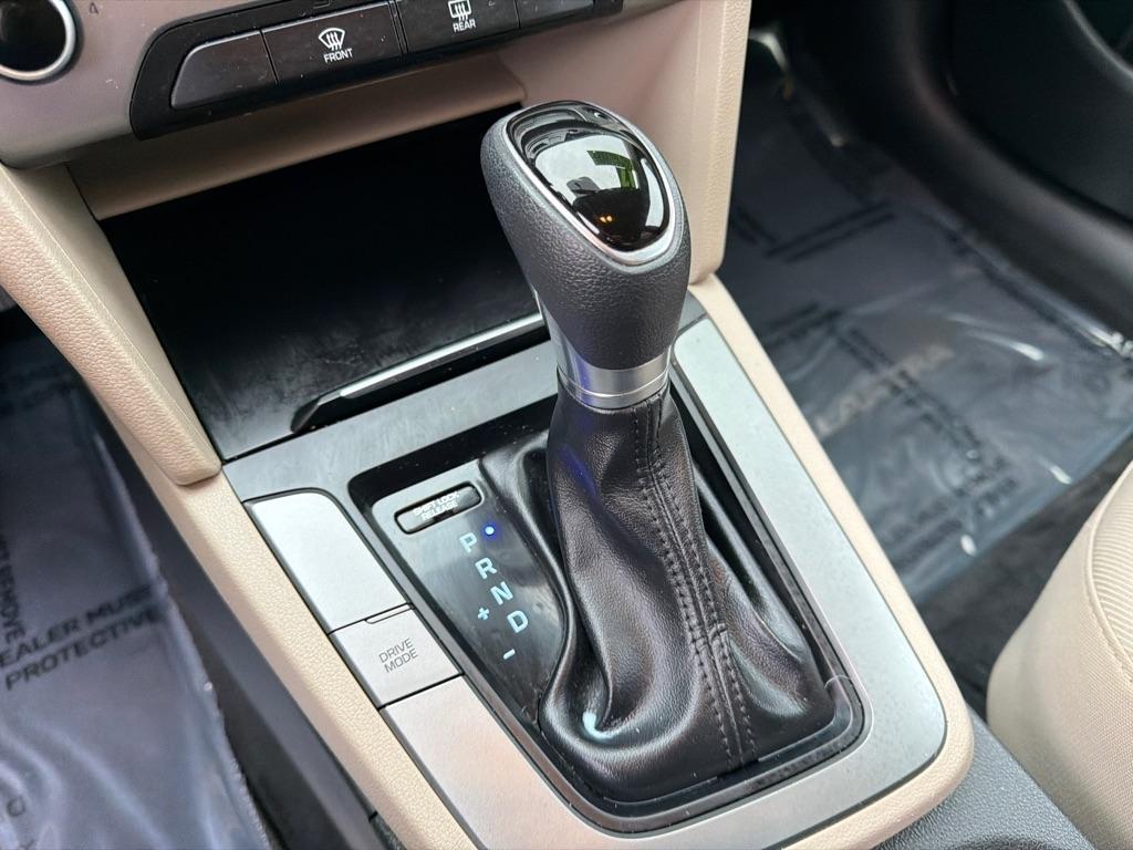 Hyundai Elantra SE 6AT 2017