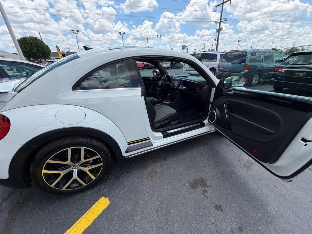 Volkswagen Beetle 1.8T Dune 2016