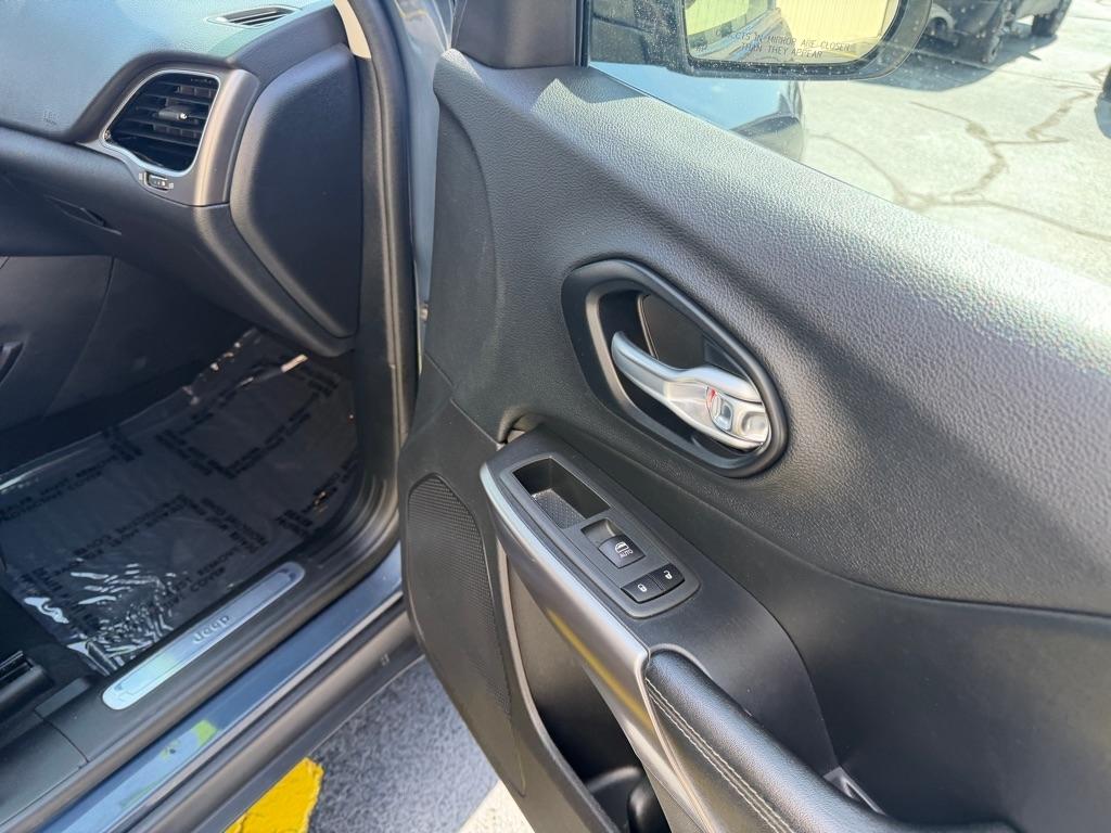 Jeep Cherokee 4dr Limited 4WD 2020