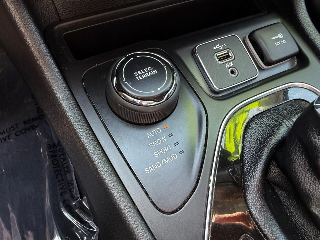 Jeep Cherokee 4dr Limited 4WD 2020