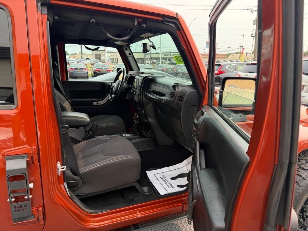 Jeep Wrangler Unlimited Sahara 4WD 2014