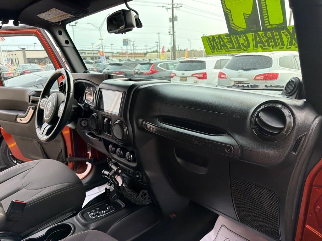 Jeep Wrangler Unlimited Sahara 4WD 2014