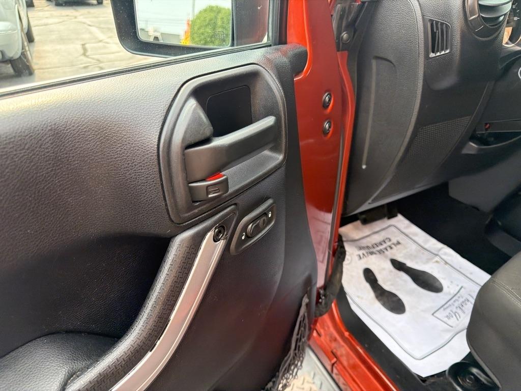 Jeep Wrangler Unlimited Sahara 4WD 2014
