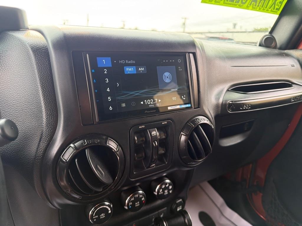 Jeep Wrangler Unlimited Sahara 4WD 2014