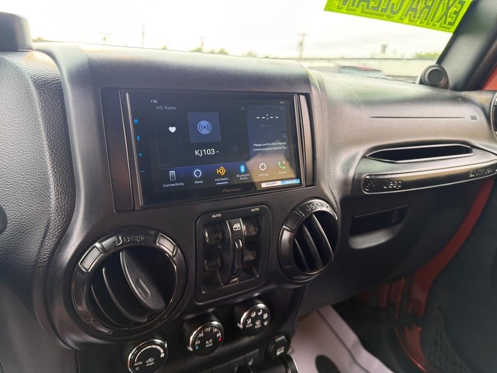 Jeep Wrangler Unlimited Sahara 4WD 2014