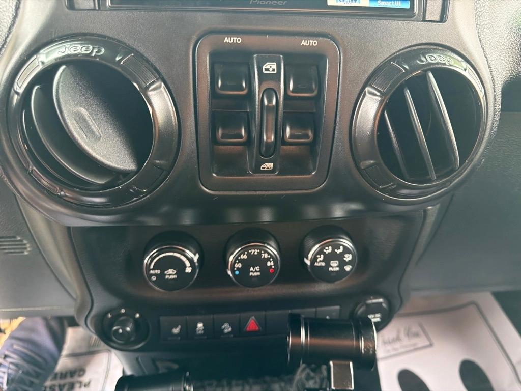 Jeep Wrangler Unlimited Sahara 4WD 2014