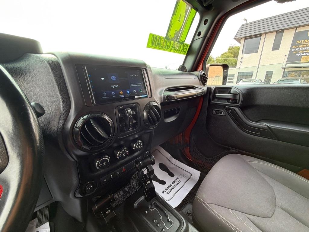 Jeep Wrangler Unlimited Sahara 4WD 2014