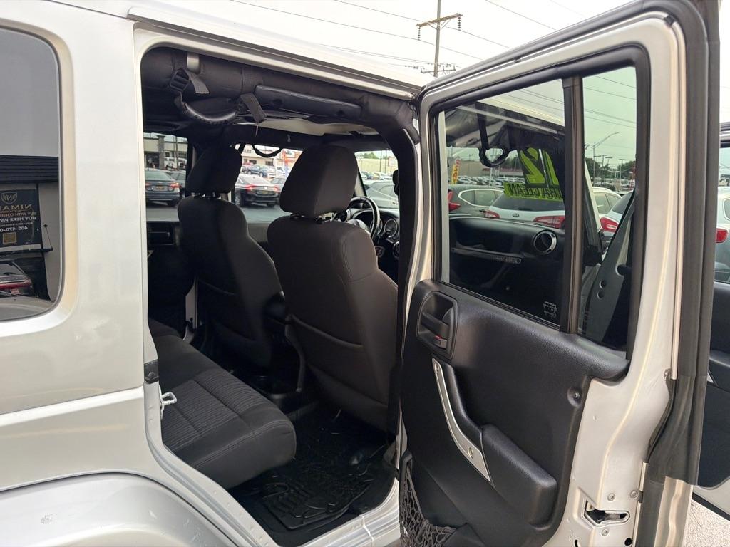 Jeep Wrangler Unlimited Sahara 4WD 2012