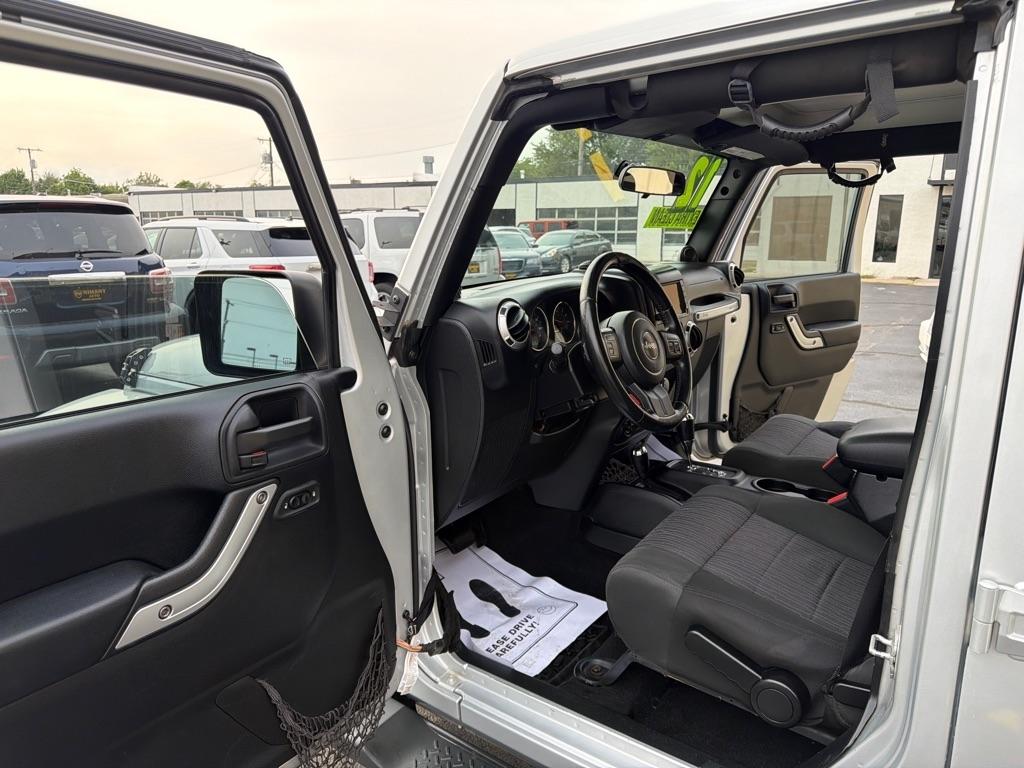 Jeep Wrangler Unlimited Sahara 4WD 2012
