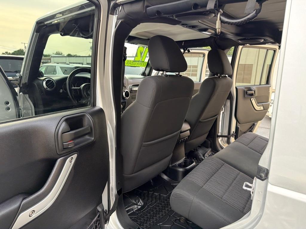 Jeep Wrangler Unlimited Sahara 4WD 2012