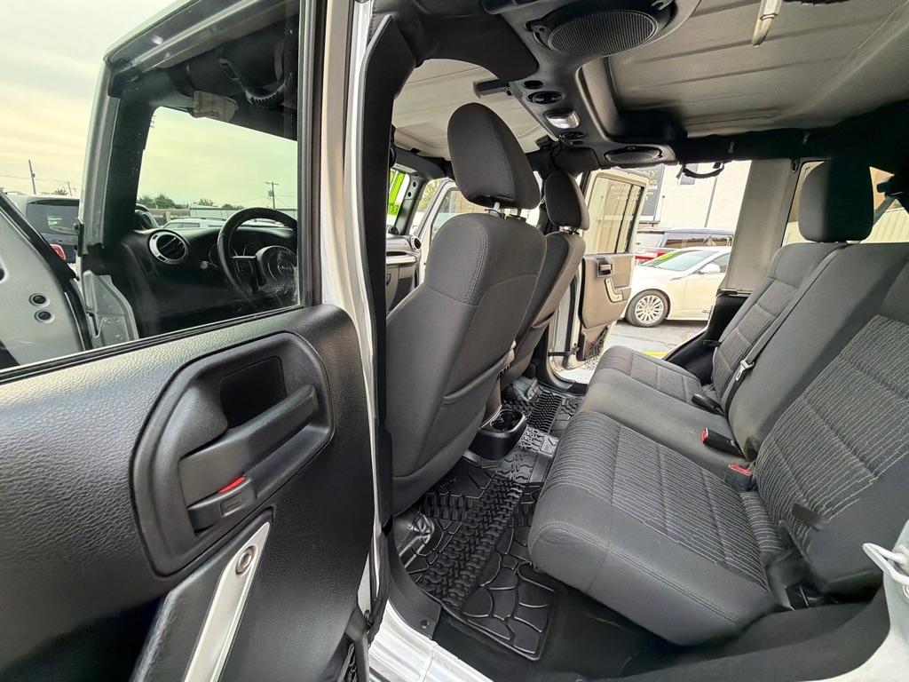 Jeep Wrangler Unlimited Sahara 4WD 2012