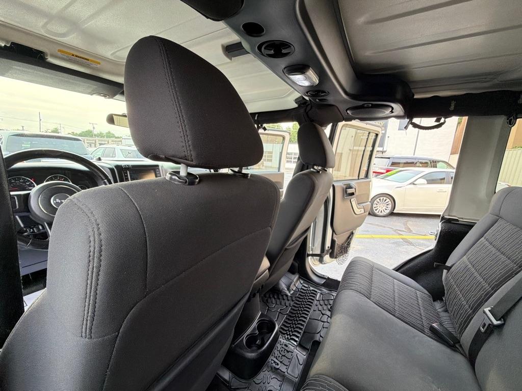 Jeep Wrangler Unlimited Sahara 4WD 2012