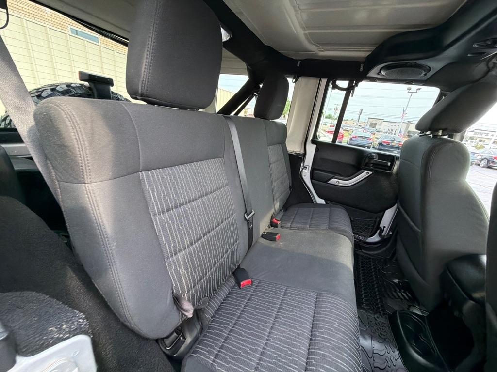 Jeep Wrangler Unlimited Sahara 4WD 2012