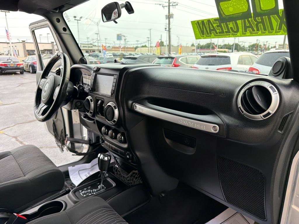 Jeep Wrangler Unlimited Sahara 4WD 2012