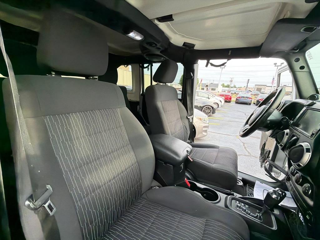 Jeep Wrangler Unlimited Sahara 4WD 2012