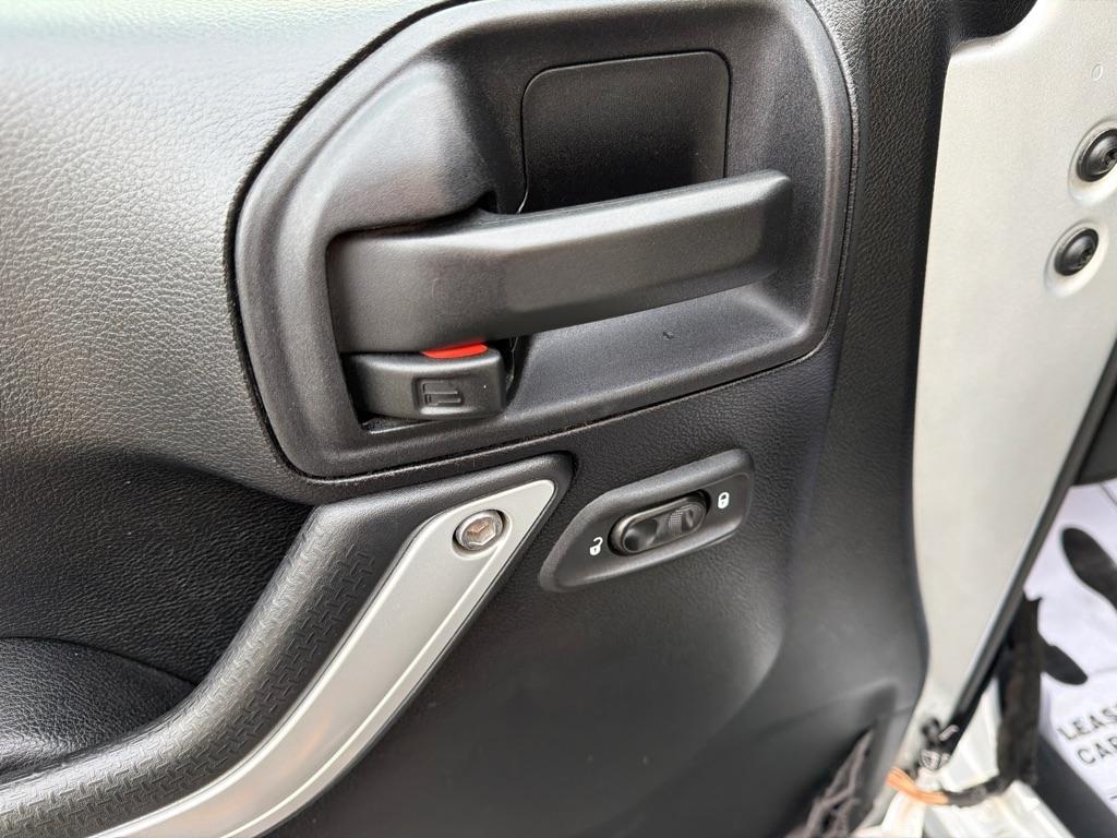 Jeep Wrangler Unlimited Sahara 4WD 2012