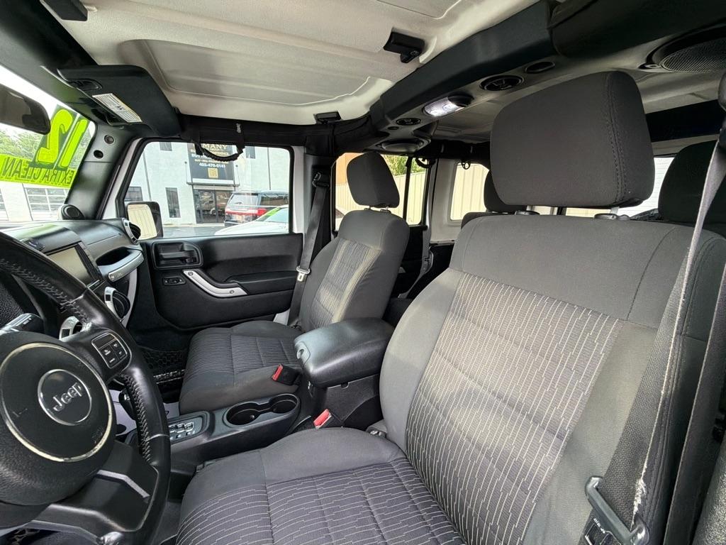 Jeep Wrangler Unlimited Sahara 4WD 2012