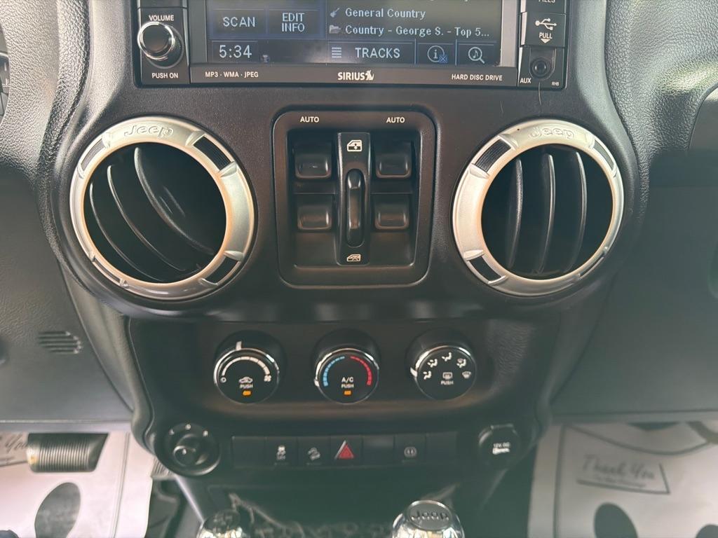 Jeep Wrangler Unlimited Sahara 4WD 2012