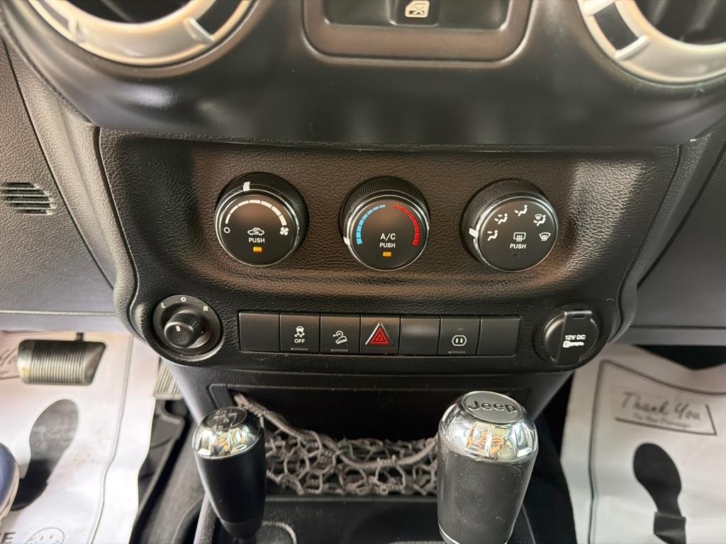 Jeep Wrangler Unlimited Sahara 4WD 2012