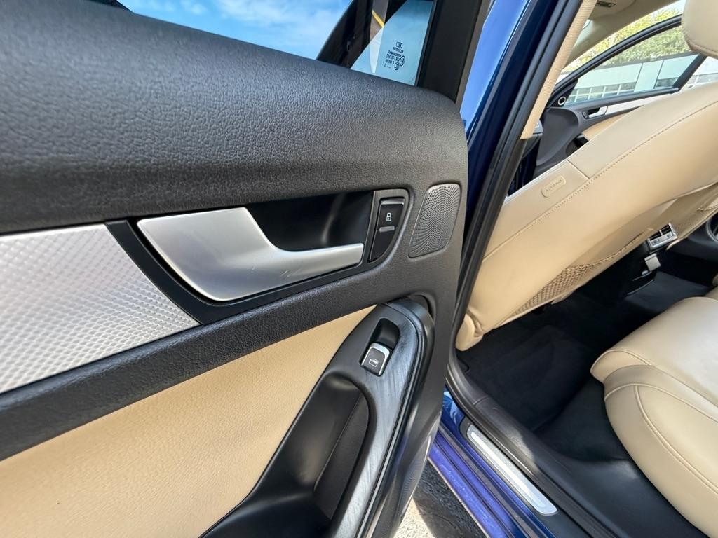Audi A4 2.0T Sedan quattro Tiptronic 2013