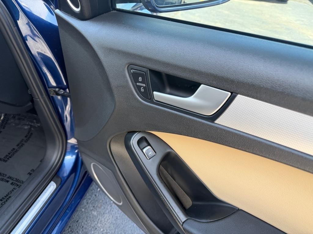 Audi A4 2.0T Sedan quattro Tiptronic 2013