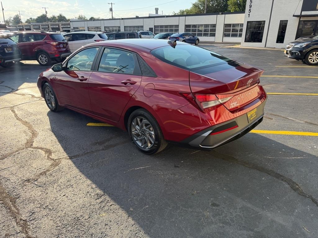 Hyundai Elantra  2024