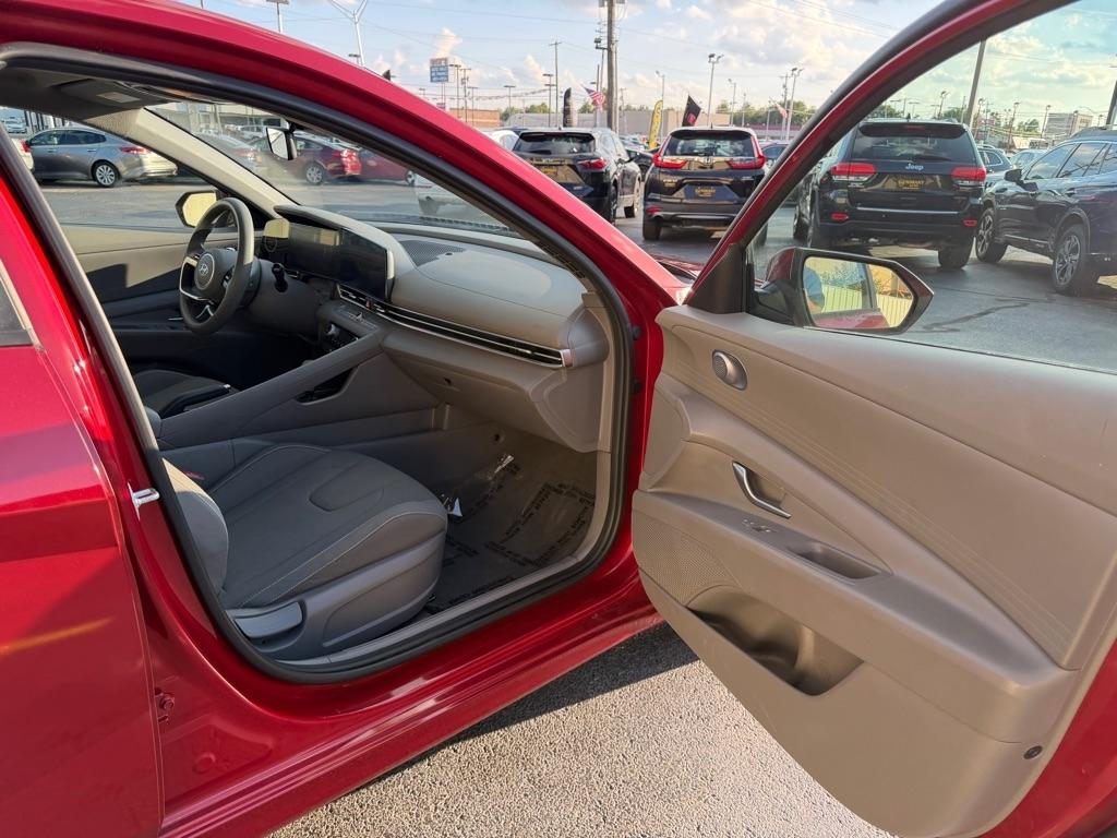 Hyundai Elantra  2024