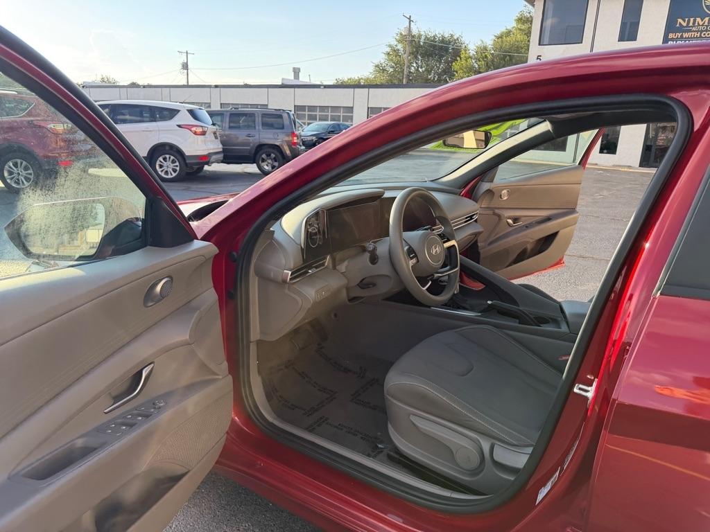 Hyundai Elantra  2024