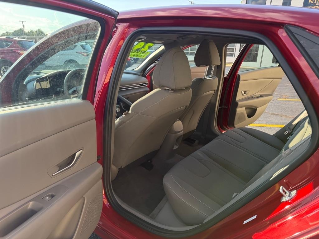 Hyundai Elantra  2024