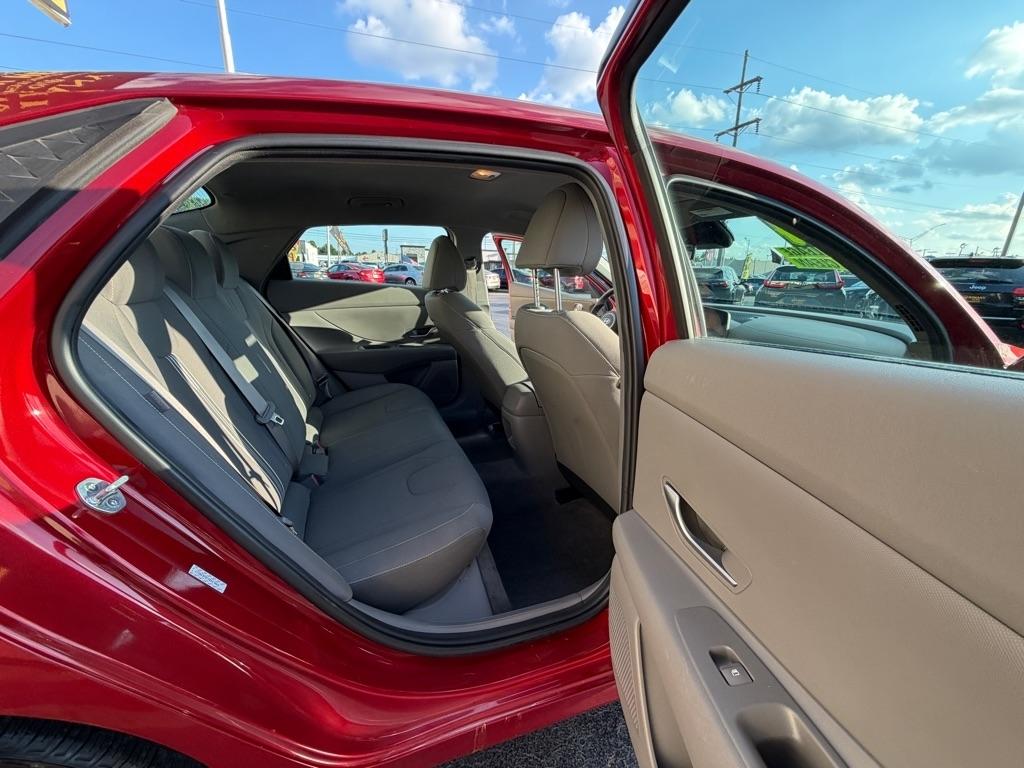 Hyundai Elantra  2024
