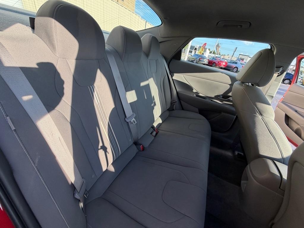 Hyundai Elantra  2024