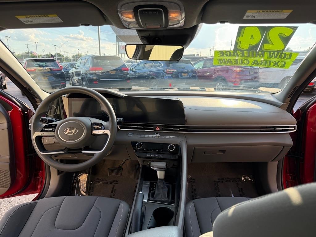 Hyundai Elantra  2024