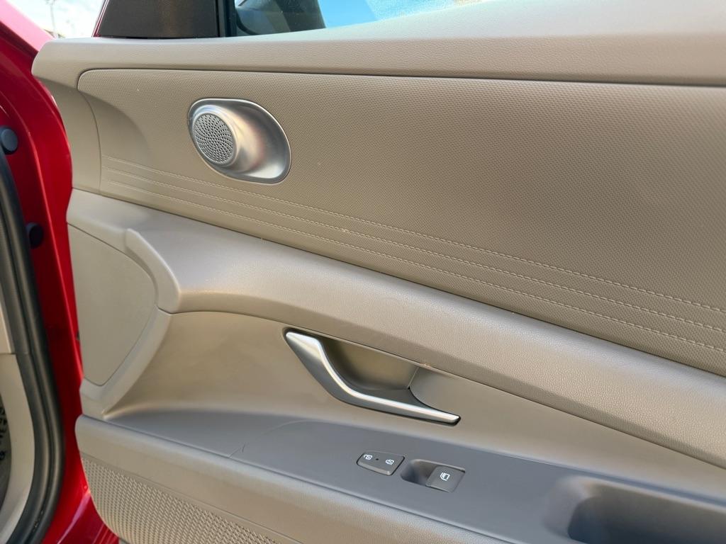 Hyundai Elantra  2024