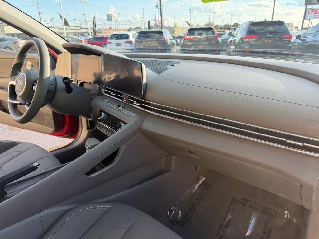 Hyundai Elantra  2024