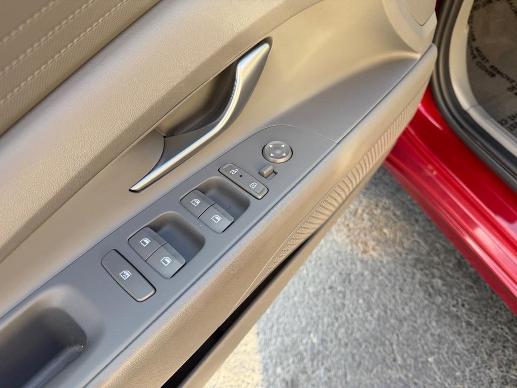 Hyundai Elantra  2024