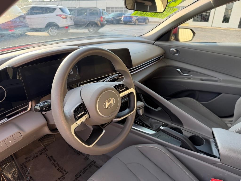 Hyundai Elantra  2024