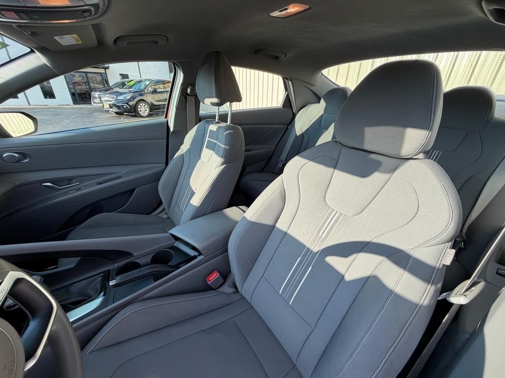 Hyundai Elantra  2024