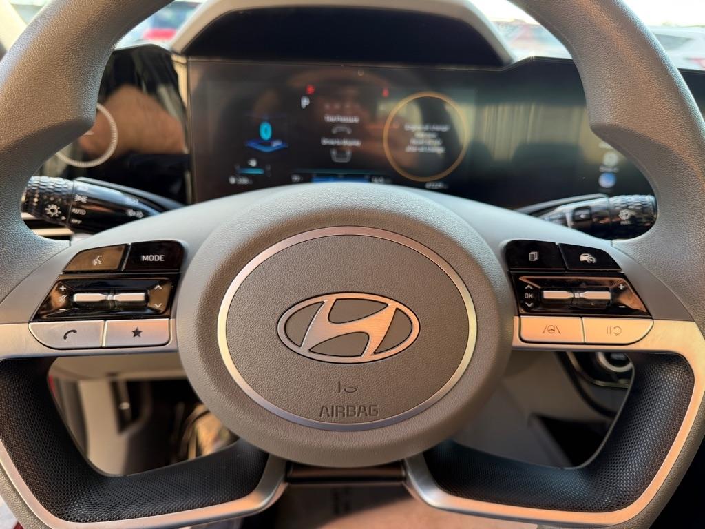 Hyundai Elantra  2024