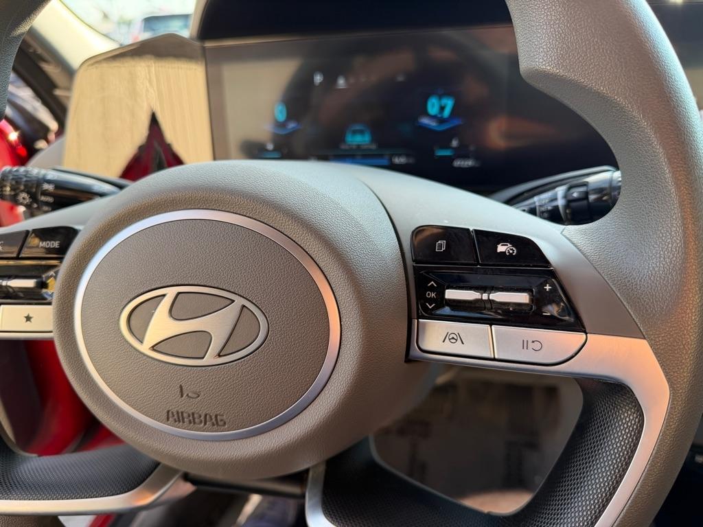 Hyundai Elantra  2024