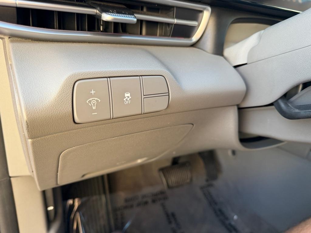 Hyundai Elantra  2024