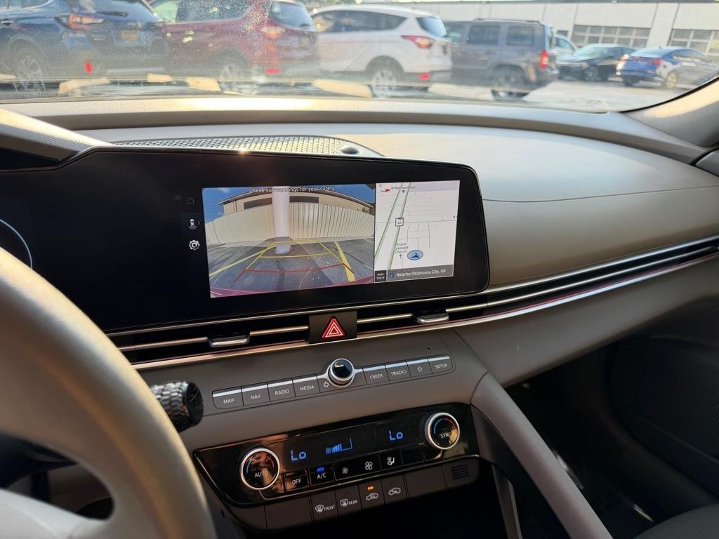 Hyundai Elantra  2024