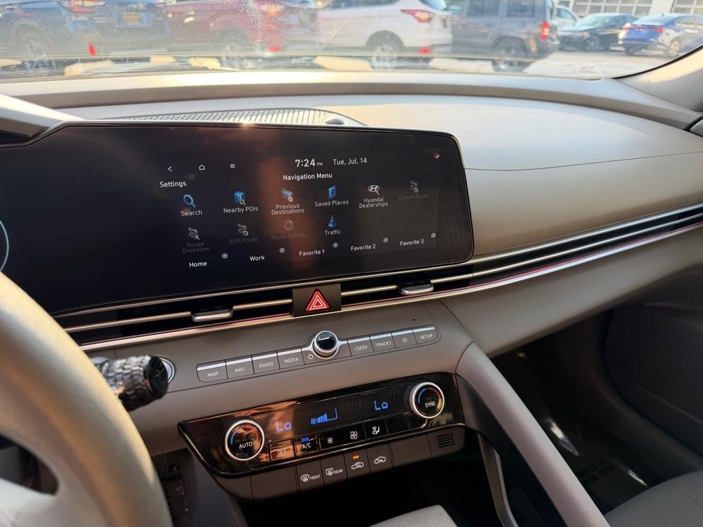 Hyundai Elantra  2024