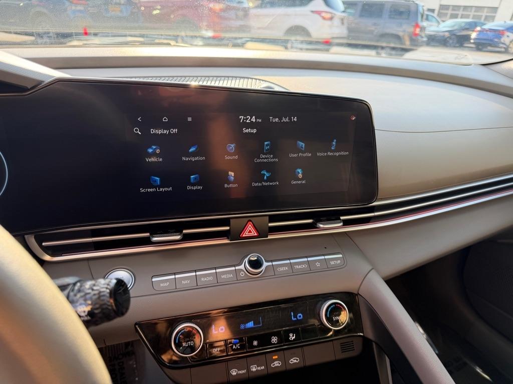 Hyundai Elantra  2024