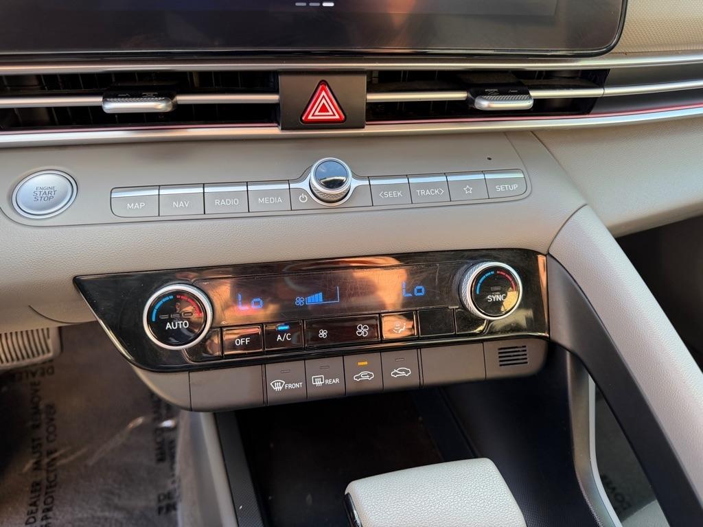 Hyundai Elantra  2024