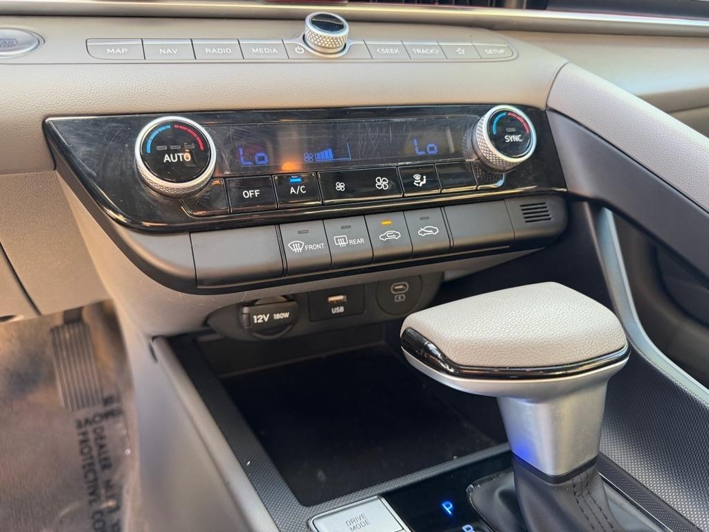Hyundai Elantra  2024