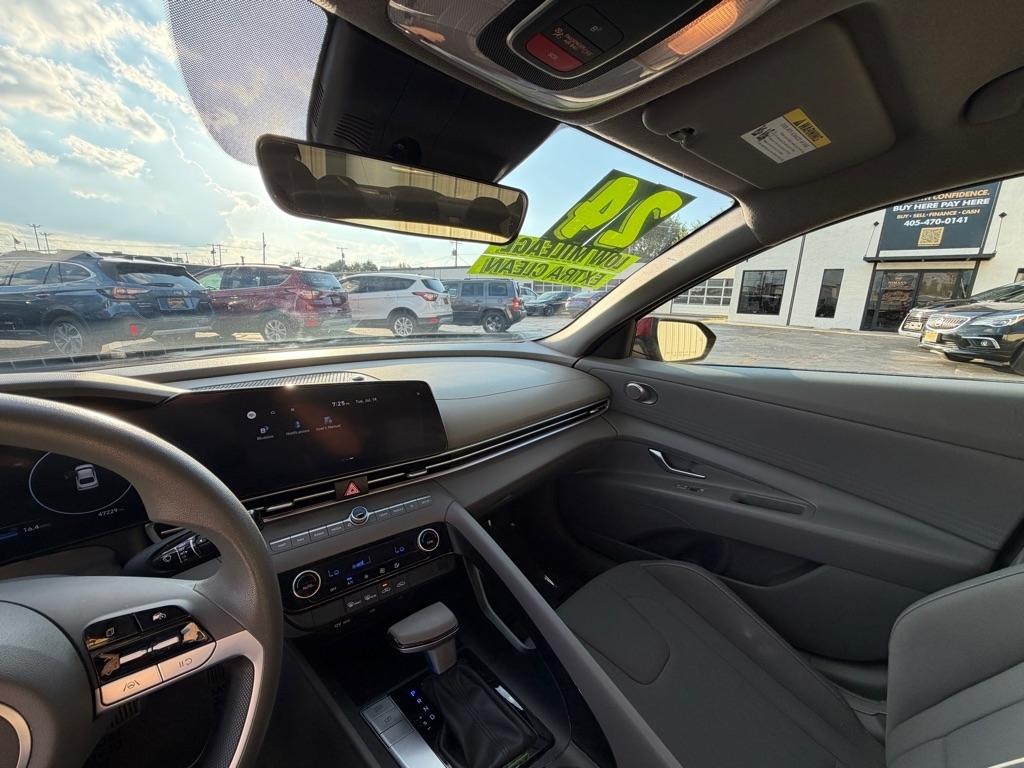 Hyundai Elantra  2024