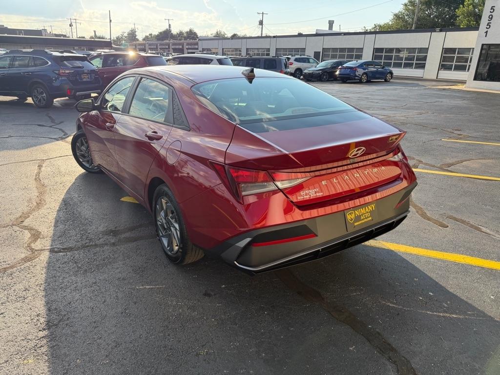 Hyundai Elantra  2024