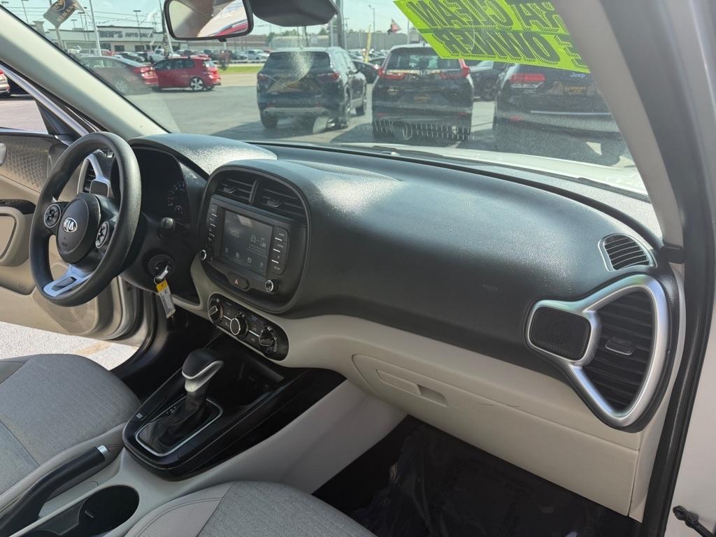 Kia Soul LX CVT 2021